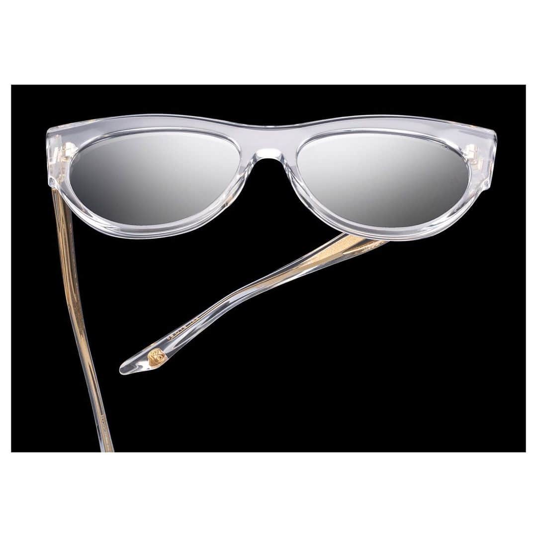 ディタのインスタグラム：「Braindancer’s beautifully sculpted acetate frames fuses an 80's inspired shape with the browline of a modern cat-eye to create a truly unique style statement. Seen here in clear with gold details and grey lenses with a silver flash — link in bio or tap to shop #DITA #DITAeyewear #DITAsunglasses」