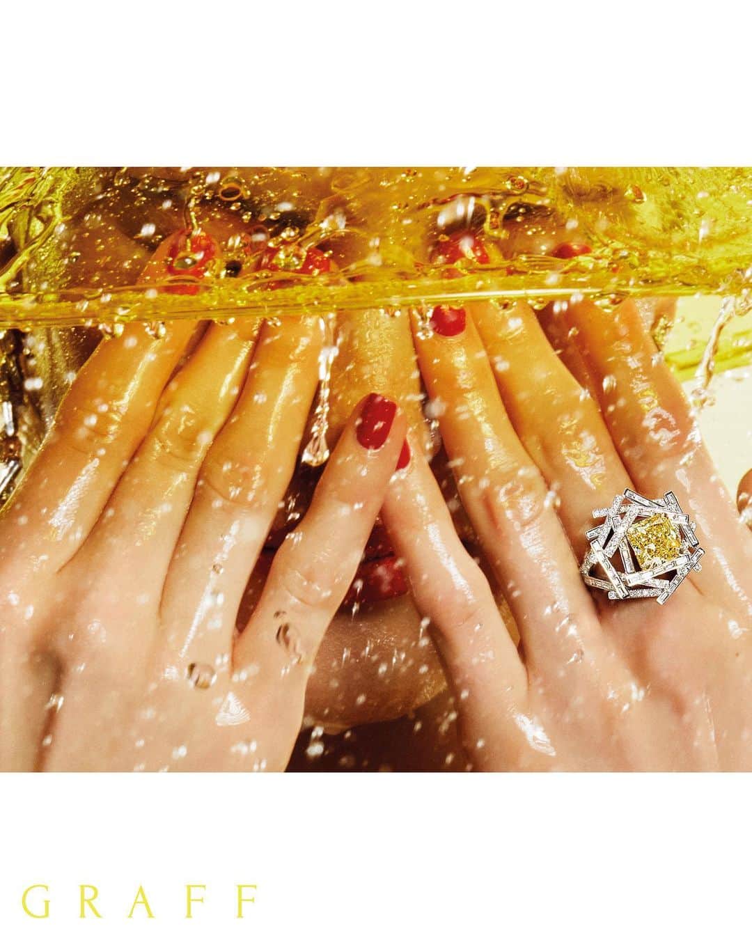 Graffさんのインスタグラム写真 - (GraffInstagram)「100% chance of sunshine . 5 carat Fancy Intense Yellow radiant cut diamond Threads ring . #graffdiamonds #highjewelry」6月19日 0時11分 - graff