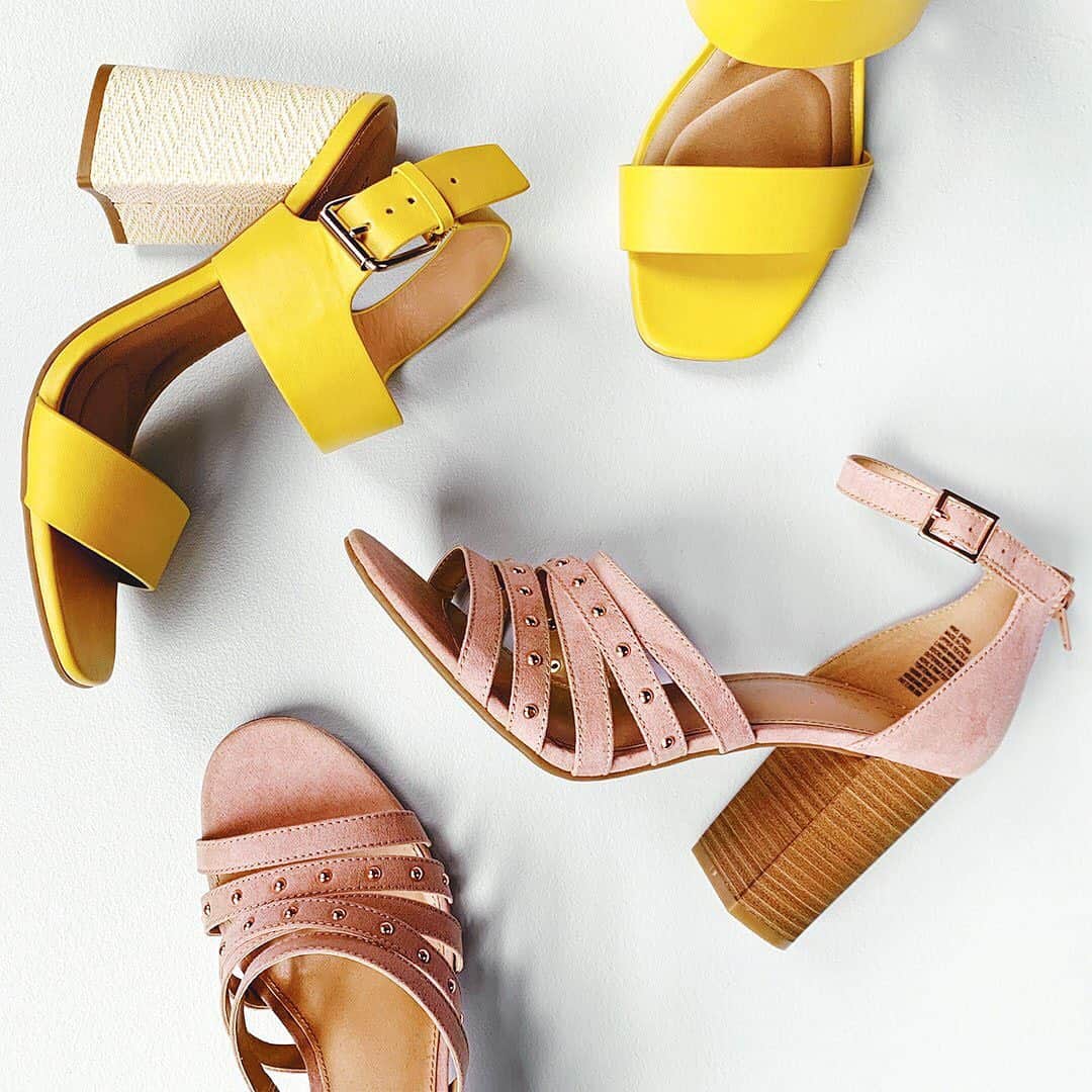 ロック&リパブリックのインスタグラム：「Q: How many sandals do you need this summer? A: The limit does not exist. #Kohls #tuesdayshoesday」