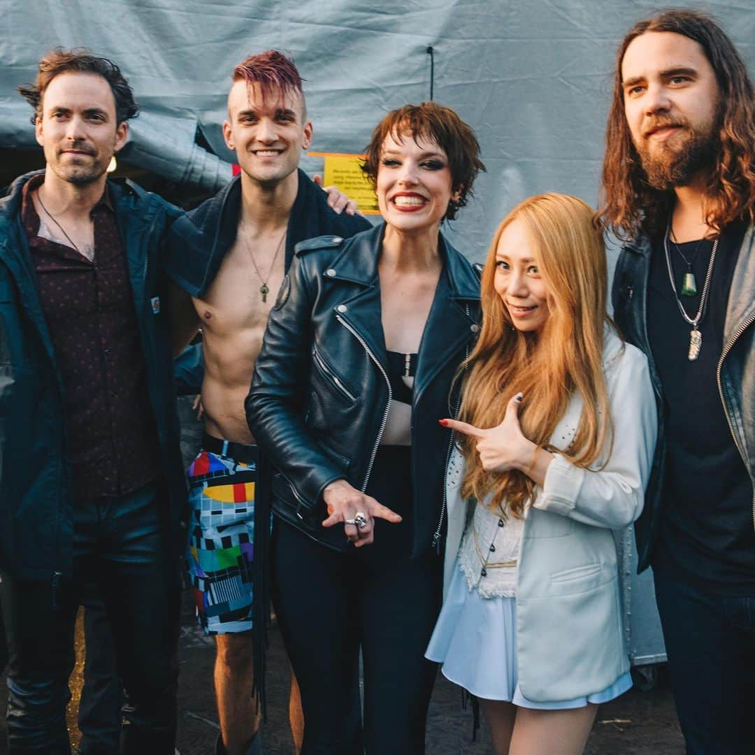 ジー・ヘイルさんのインスタグラム写真 - (ジー・ヘイルInstagram)「It was so amazing to hook up with friends over @downloadfest ... what a family reunion! @epicaofficial @thehuofficial @lovebites_jp @stonetemplepilotsofficial_  photos by @judyhwon」6月19日 0時30分 - officiallzzyhale