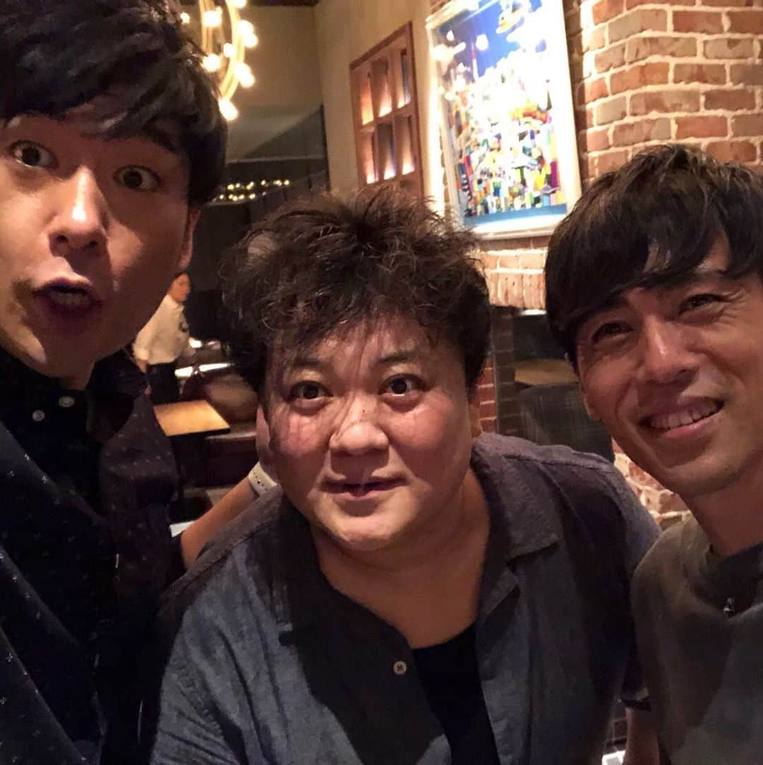 桑山哲也さんのインスタグラム写真 - (桑山哲也Instagram)「浜端ヨウヘイ×寺岡呼人ツアー2019「新時代」ツアーファイナルにサプライズ友情出演してきました！ 楽しい、最高のライブに参加できて幸せでした！！！ さて、そんな僕も来たる6/22(土)に、鎌倉にてアコーディオン独奏ライブがございます！ チケット残りわずかです！皆様のお越しを心よりお待ちしております♬ . #桑山哲也 #ボタンアコーディオン #藤田朋子 #アコーディナ #浜端ヨウヘイ #寺岡呼人 #新時代」6月19日 0時22分 - monmalutolu