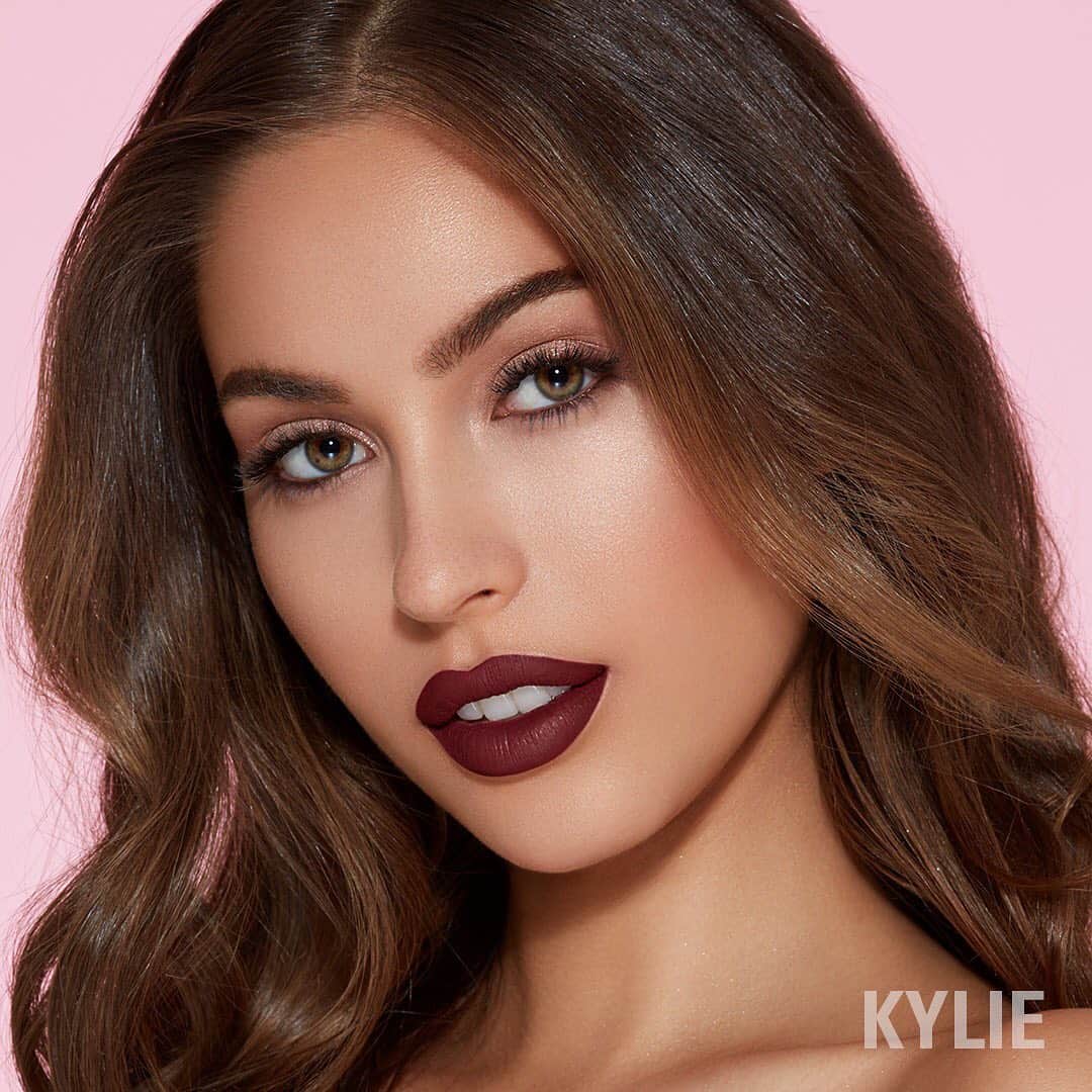 Kylie Cosmeticsさんのインスタグラム写真 - (Kylie CosmeticsInstagram)「GORG matte lip 😍 Available now in all @ultabeauty stores and on KylieCosmetics.com in the original Koko Kollection Lip Set 💕 Newly repackaged with updated formulas ✨ #KokoKollection」6月19日 0時22分 - kyliecosmetics