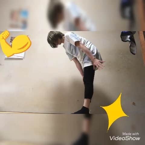 のインスタグラム：「‪今日のヨガ‬ ‪鶴のポーズ‬ ‪脇に膝を当てて足を浮かす。‬ つま先クロス。 ‪みんなもやってみよー！‬ Let's try!」