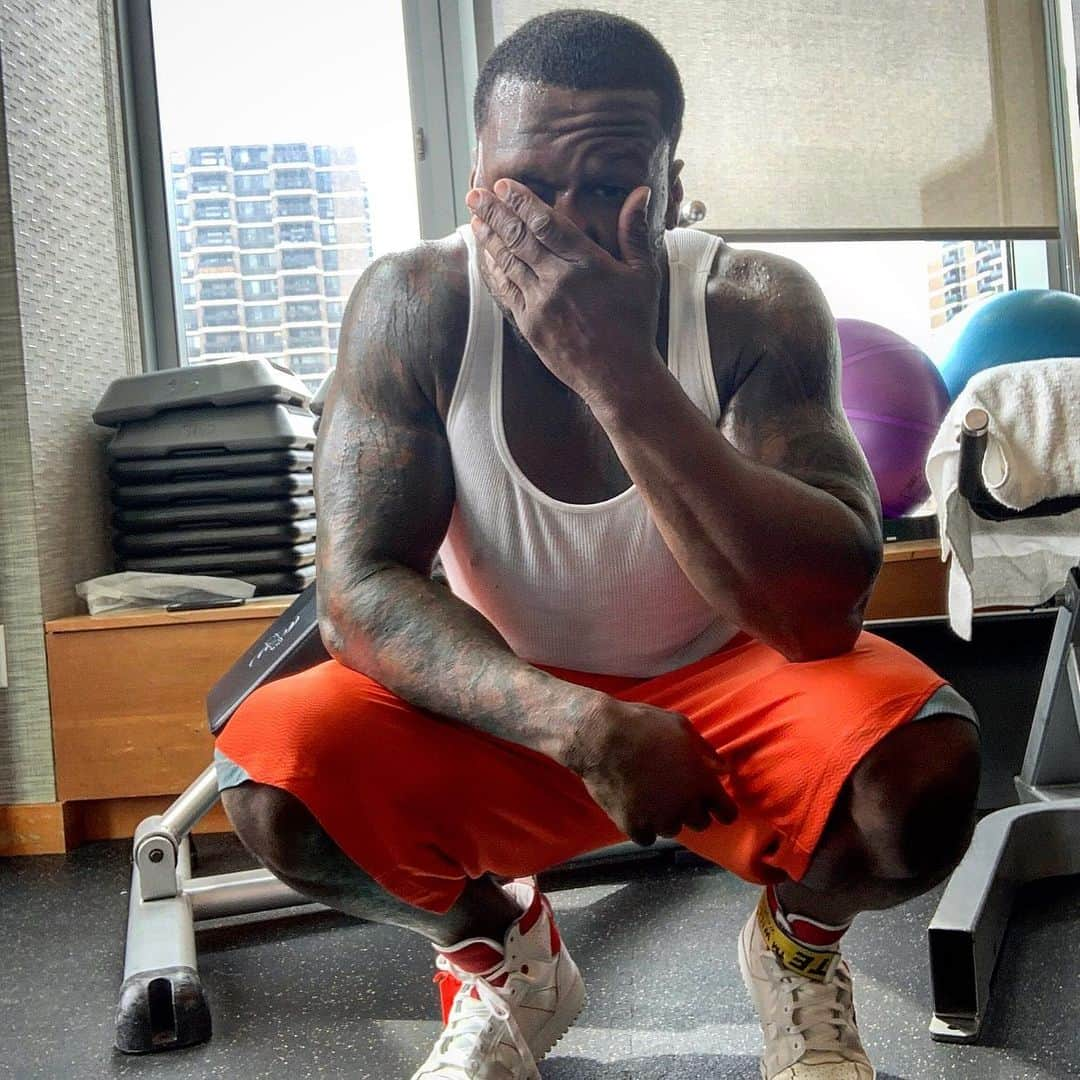 50セントさんのインスタグラム写真 - (50セントInstagram)「I’m not fucking with AB till he get a W,😠I’m a call his phone later and curse his ass out. #lecheminduroi #bransoncognac」6月19日 0時38分 - 50cent