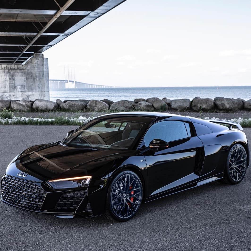 CarsWithoutLimitsさんのインスタグラム写真 - (CarsWithoutLimitsInstagram)「Audi #R8 V10 Performance  Photo @auditography  #carswithoutlimits #toronto」6月19日 11時29分 - carswithoutlimits