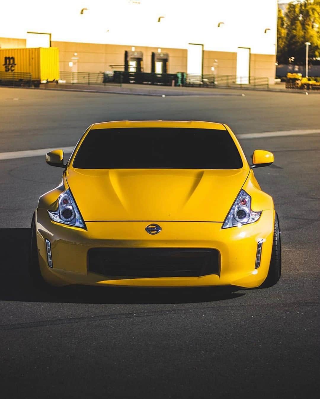 Nissanさんのインスタグラム写真 - (NissanInstagram)「Nothing subtle about it. #Nissan #370Z #Nissan370Z 📷: @tsuki_media 🚗: @1_minion_z」6月19日 10時00分 - nissan