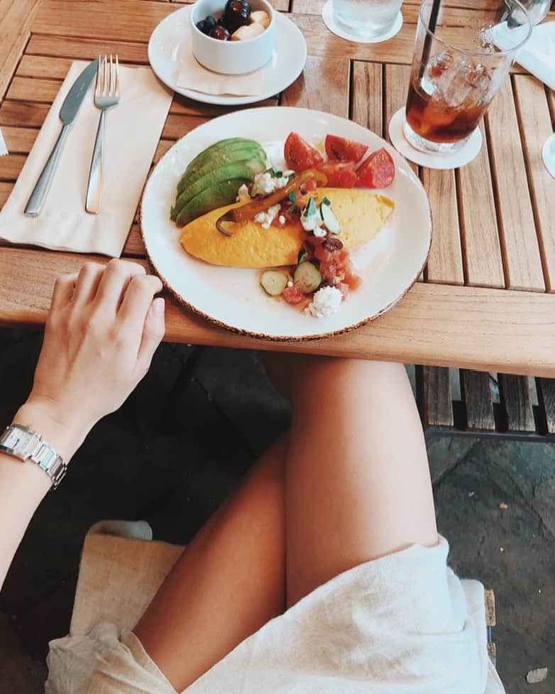 佐野友妃子さんのインスタグラム写真 - (佐野友妃子Instagram)「🥚🥑🍅🍒🍌 .  いつも朝はグリーンスムージーとか酵素だけなんだけどね🥤」6月19日 10時24分 - yukikosano1111