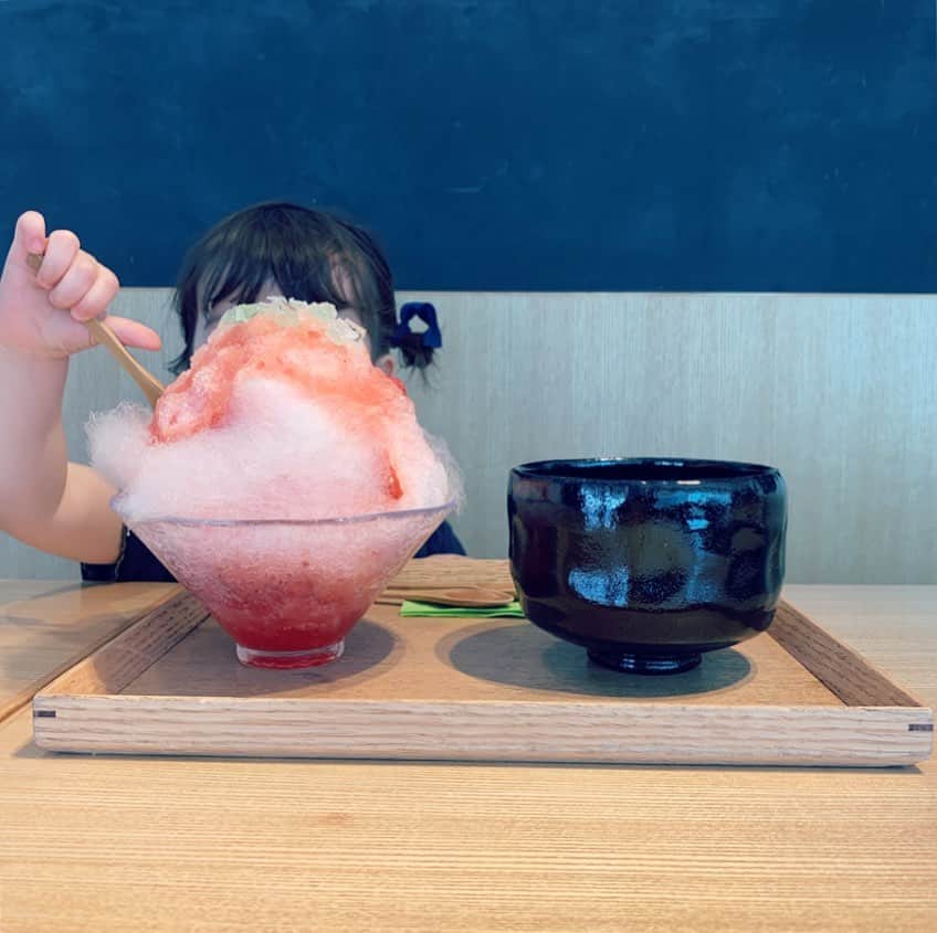 MEGのインスタグラム：「氷、大きな氷苺。」