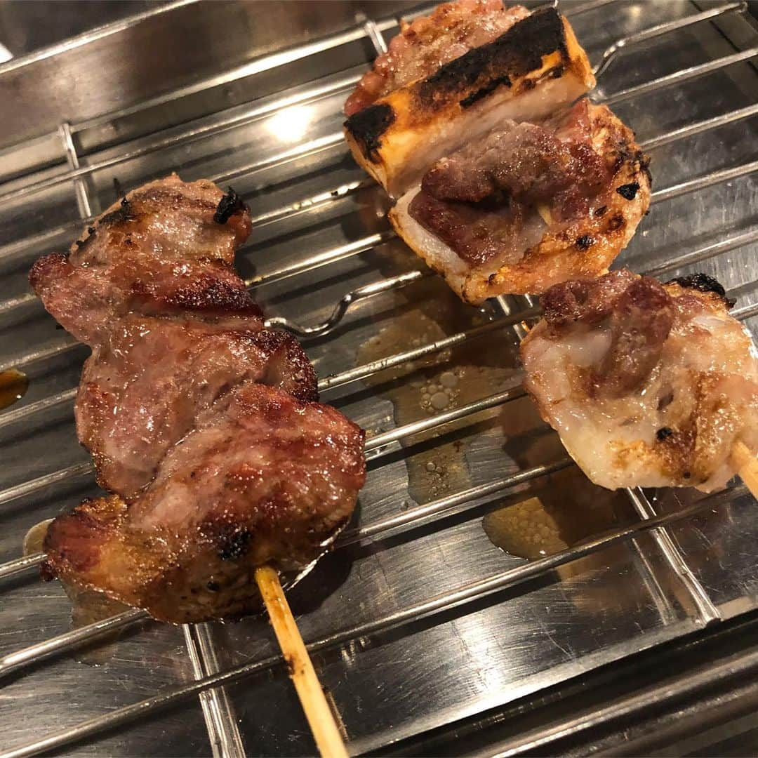 国生さゆりさんのインスタグラム写真 - (国生さゆりInstagram)「カウンターで一人焼き鳥🍺✨ 気楽さとざわざわ感が心地いい#焼き鳥 #カウンター #国生さゆり」6月19日 10時43分 - sayurikokusho