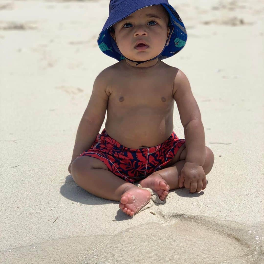 ジョン・ウォールのインスタグラム：「Bucket Hat A-Boogie...Vacation Vibes !!」