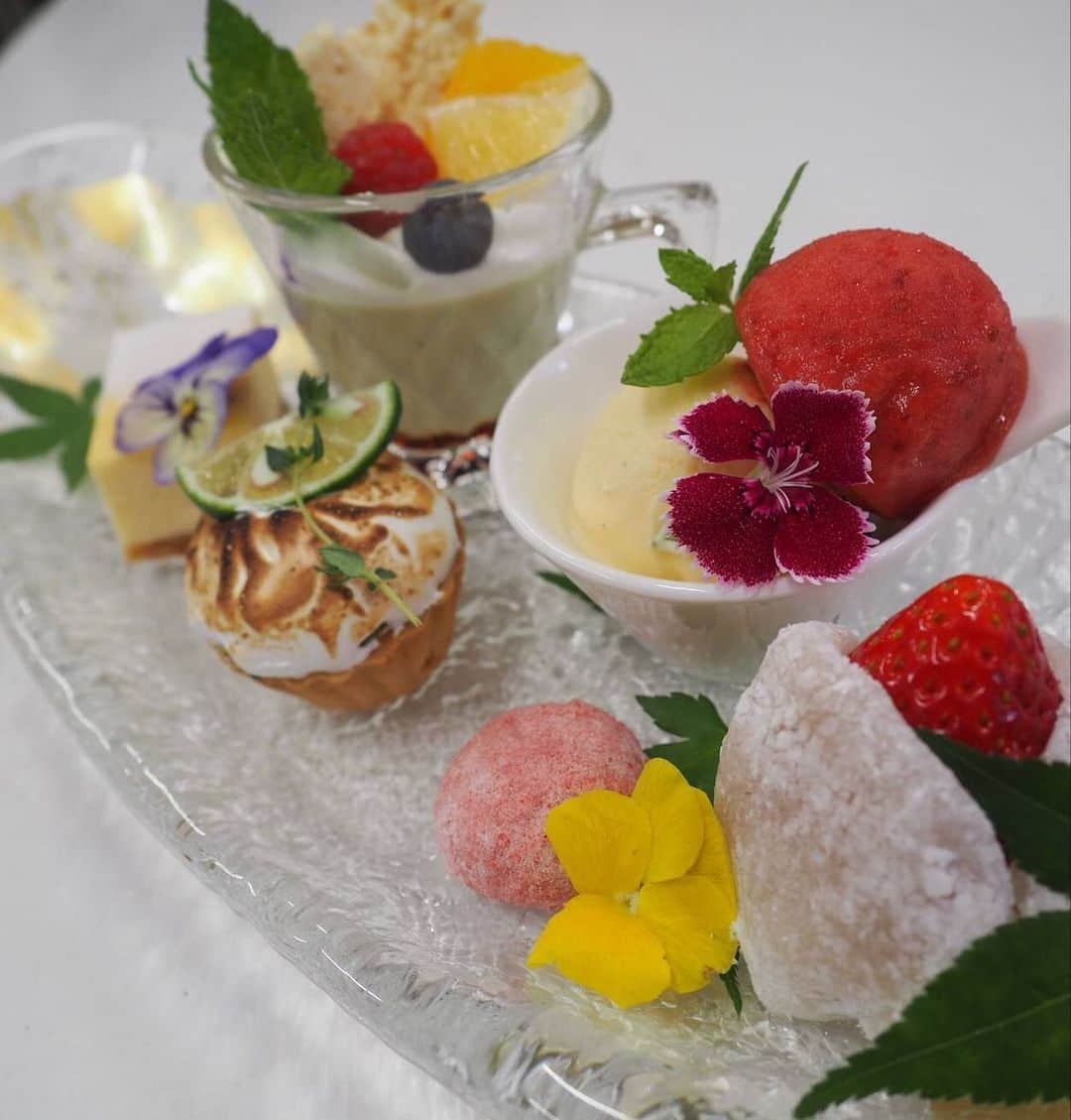 レストランKIYOMIZU東山庭さんのインスタグラム写真 - (レストランKIYOMIZU東山庭Instagram)「デセール盛り合わせ Dessert assorted #東山庭 #higashiyamagarden #stykhgmenu #instafood #京都デート #京都旅行 #盛り合わせ #京都デザート #京都スイーツ #instagood」6月19日 10時58分 - higashiyama.garden