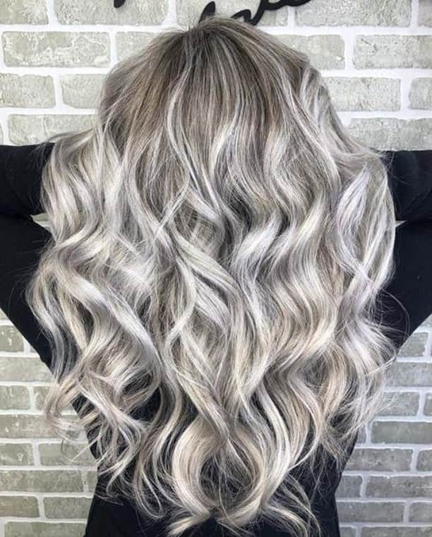 CosmoProf Beautyさんのインスタグラム写真 - (CosmoProf BeautyInstagram)「Our Silver Hair #hairoftheday goes to @trishshairdesign for these sterling curls created using all @matrix products --- 👇 Rules Below!👇 1️⃣Tag your photo #SilverHOTD #cosmoprofbeauty #licensedtocreate 2️⃣Post a photo of your hair color against an uncluttered background 3️⃣Mention any products used to color or style the hair --- #repost #trishshairdesign #silverhaircolor #slaythatsilver」6月19日 11時00分 - cosmoprofbeauty