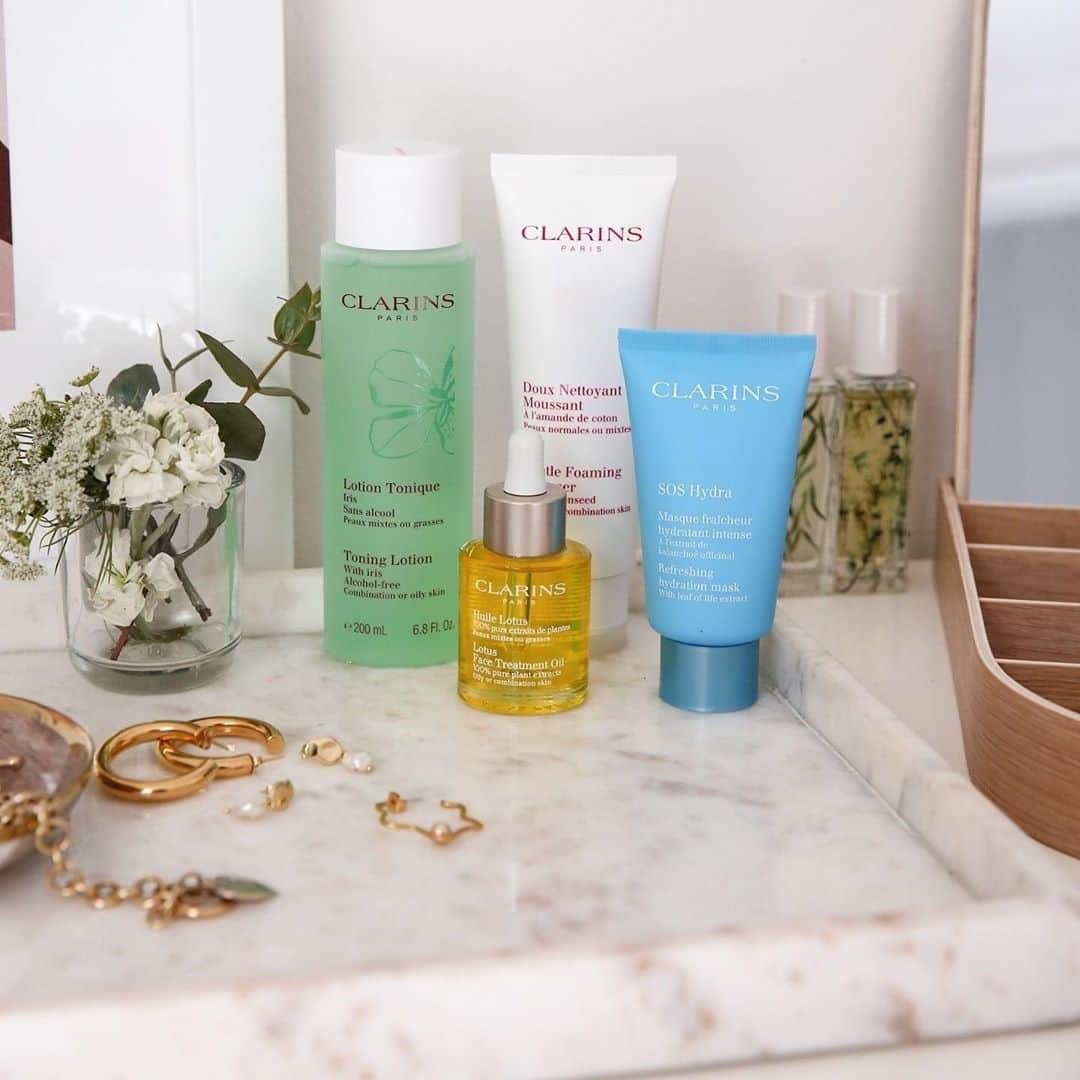 Clarins Canadaさんのインスタグラム写真 - (Clarins CanadaInstagram)「Treat yourself with a facial routine like @mademoisellejaime for radiant skin every day!✨ Our SOS Hydra Mask is a moisture fix for skin that is dull, tight and thirsty. . . . Repost: @clarinsaus #Clarins #ItsAllAboutYou #Skincare」6月19日 11時00分 - clarinscanada