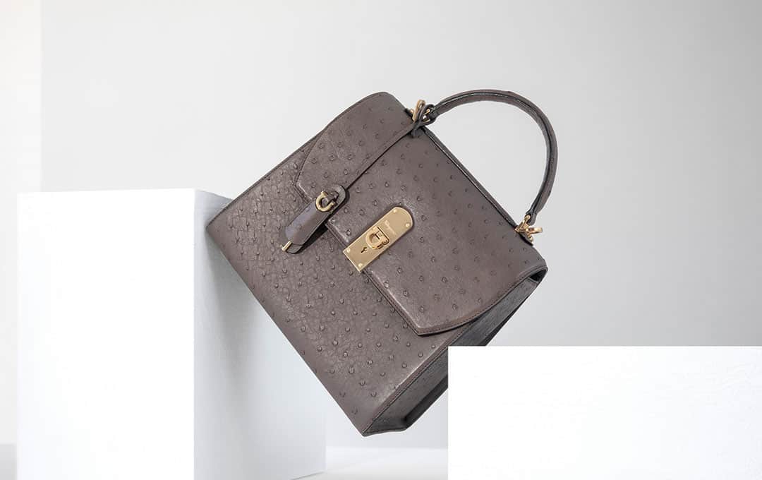 サルヴァトーレ・フェラガモさんのインスタグラム写真 - (サルヴァトーレ・フェラガモInstagram)「The intuitively elegant #boxyz bag makes for the perfect carrier to hold all your precious treasures」6月19日 11時15分 - ferragamo
