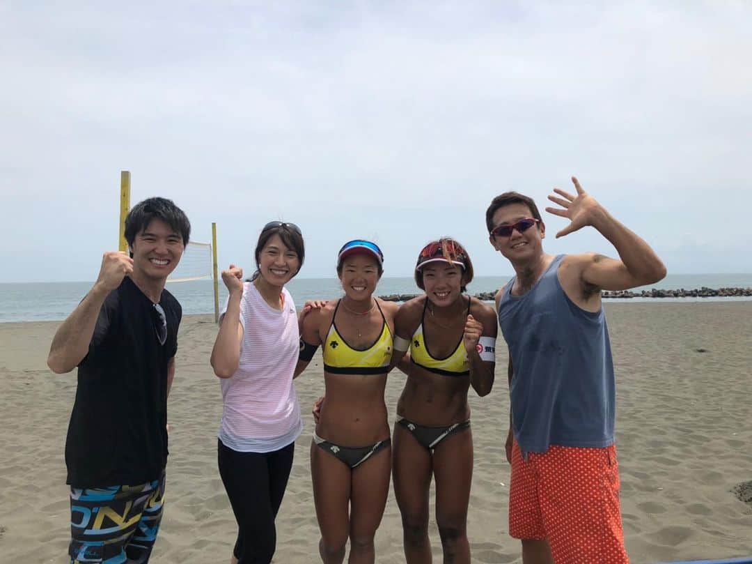 濱田隼さんのインスタグラム写真 - (濱田隼Instagram)「昨日は「サンデーLIVE!!」のフルタ調べでした(^^) ロケでは、古田さんと共に、様々なスポーツを体験して、魅力を調べています。 . 今回は、ビーチバレー女子の最強ペア #村上めぐみ 選手 #石井美樹 選手、そして、我らが #浅尾美和 さんから ビーチバレーを学びました！ . ビーチで行うからこその面白さを たくさん教えてくれました！ . 来月の「サンデーLIVE!!」で、たっぷりとお伝えします！ . #ビーチバレー #古田敦也 さん #シラベルスポーツ #サンデーLIVE #メーテレ #アナウンサー #濱田隼」6月19日 11時15分 - shun_hamada_nbn