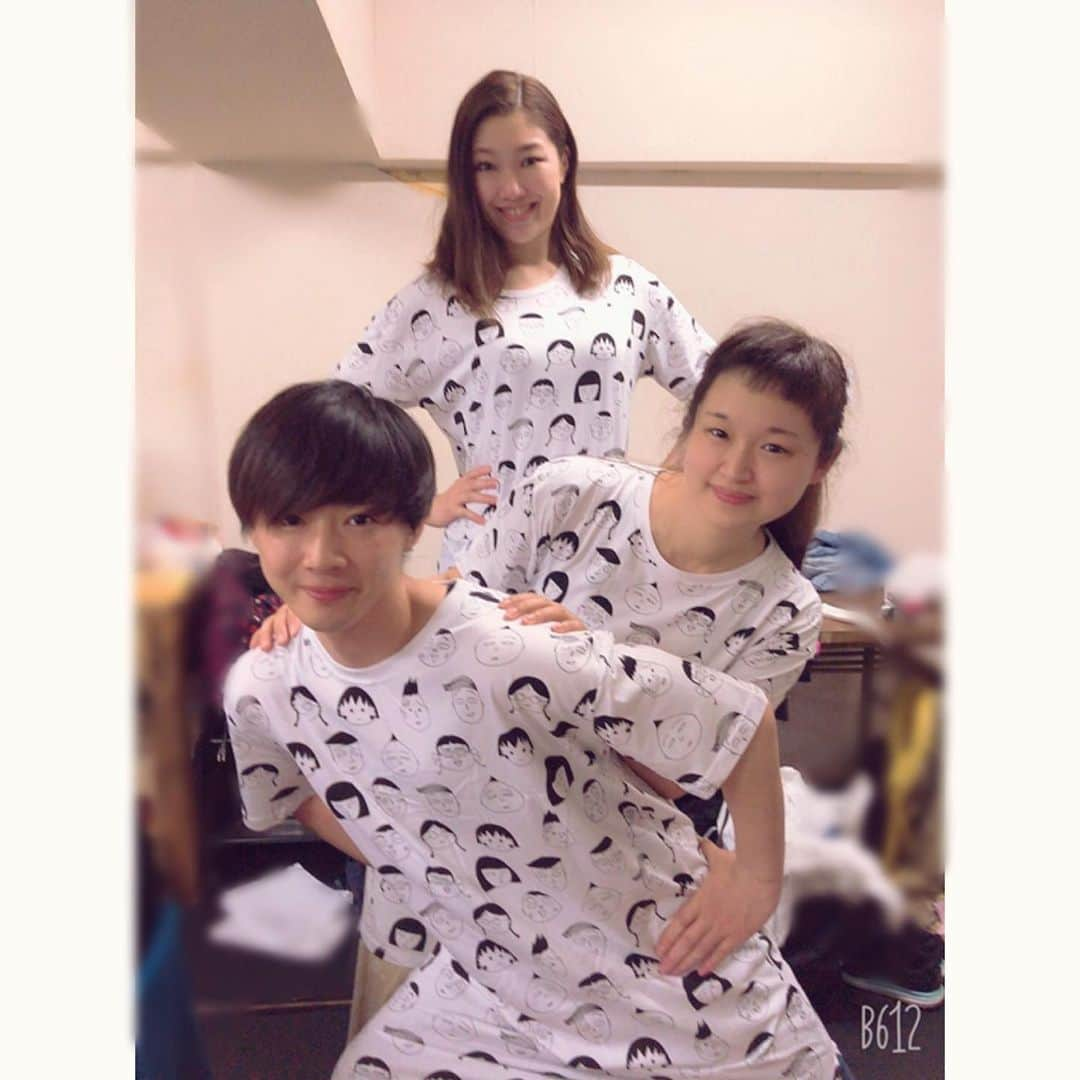 香音有希さんのインスタグラム写真 - (香音有希Instagram)「#舞台BABY いよいよ公開ゲネと初日です。 前売全席完売..(´°̥̥̥̥̥̥̥̥ω°̥̥̥̥̥̥̥̥｀) ありがとうございます。 そのご期待に恥じぬようにやるのみ。  当日券は毎公演出るそうなので是非チェックしていただけたらと思います。 よろしくお願い申し上げます！  稽古場での写真(*´◒`*) 稽古中や鬼の筋トレ中はとてつもなく空気が張り詰めてますが休憩中はよく笑ってたなー。 くまちゃんがちびまる子ちゃんのTシャツをきてて、、 その後どんどん増殖していくまるちゃん。笑笑」6月19日 11時11分 - kaonyuki_yukako