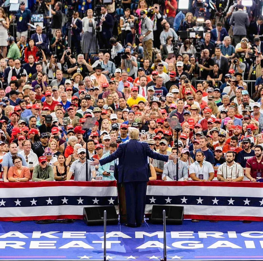 ドナルド・トランプさんのインスタグラム写真 - (ドナルド・トランプInstagram)「Together, we are breaking the most sacred rule in Washington Politics: we are KEEPING our promises to the American People. Because my only special interest is YOU! #Trump2020」6月19日 11時18分 - realdonaldtrump