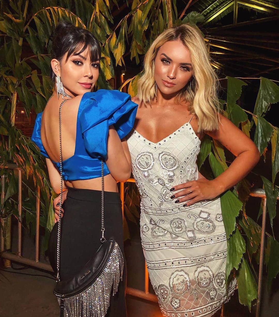Gabriela Salesのインスタグラム：「O reencontro da loira e da morena do tchan, novamente juntas e Shallow Now kkkkkk. Você me prometeu Compadre Washington 😂😂😂」