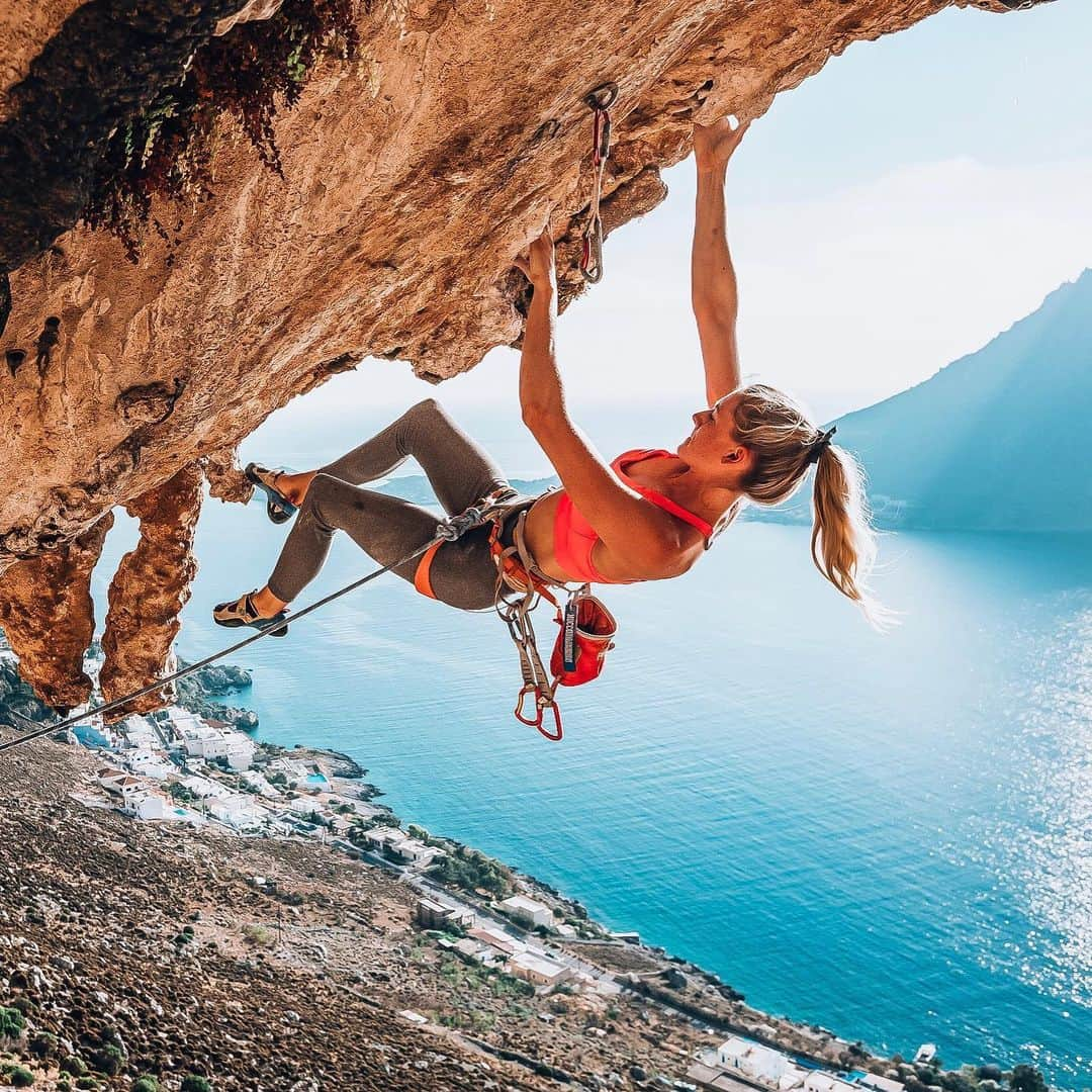 マチルダ・セーデルルンドさんのインスタグラム写真 - (マチルダ・セーデルルンドInstagram)「More Kalymnos! After #kalydreamtrip2019 I stayed a few days to climb with @alexanderryden_film and @andreeja 😍 We climbed and went on adventures from morning to sunset everyday. I managed to climb a couple of gems 💎, including Nadir (8b+), Gaia (8b) and Racomelo (8b). More about it on my blog (link in bio) 🤟🏼💙 Photo by @alexanderryden_film from Punto Caramelo in Grande Grotta」6月19日 2時24分 - matilda_soderlund