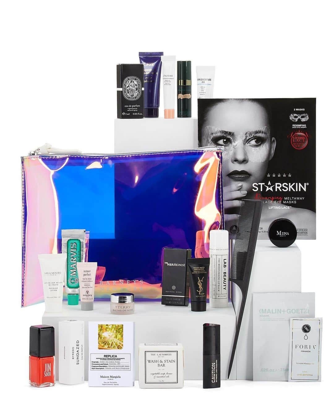 barneysnyofficialさんのインスタグラム写真 - (barneysnyofficialInstagram)「Our biggest #BeautyBag yet is officially available! Spend $200 or more on beauty online and you’ll receive our #BNYBeautyBag featuring 22 of our favorite beauty products. Head to our IG stories to get an inside look at the goodies in this season’s bag.」6月19日 2時34分 - barneysny