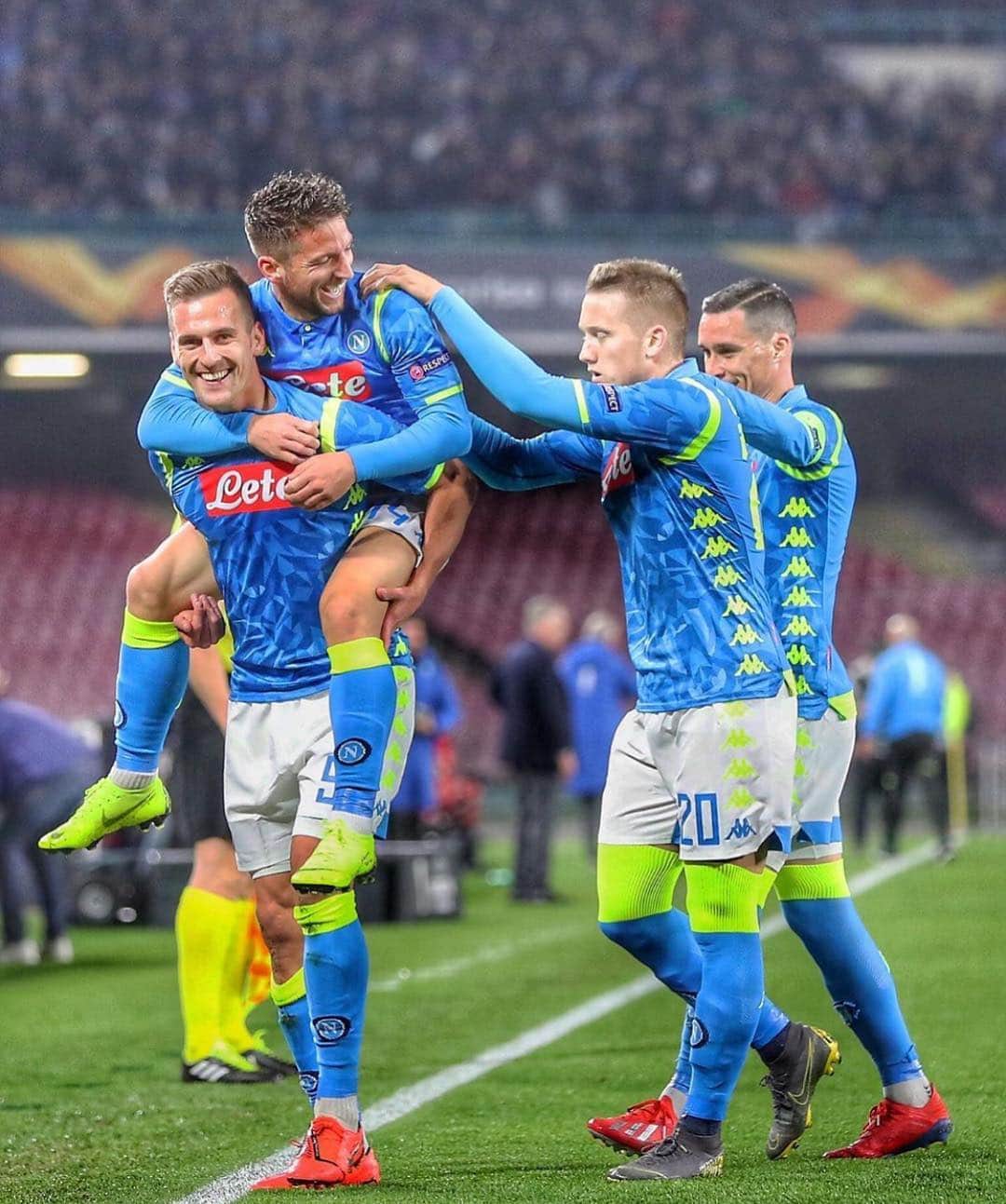 ドリース・メルテンスのインスタグラム：「Forza Napoli SEMPRE!!」