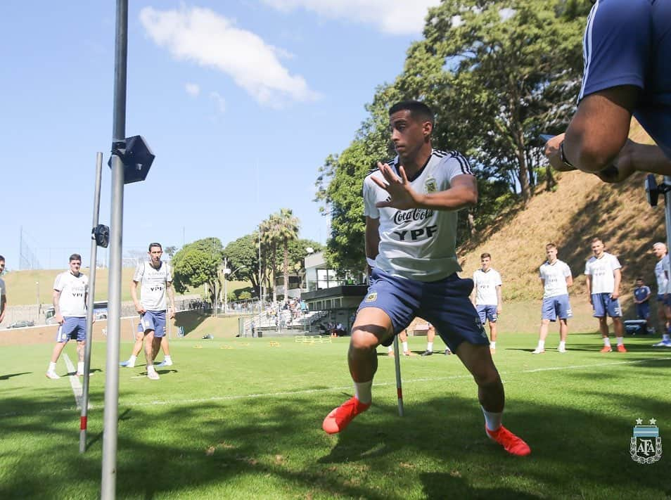 ロヘリオ・フネス・モリさんのインスタグラム写真 - (ロヘリオ・フネス・モリInstagram)「⚽️🇦🇷💪🏽👏🏽 @tatografias @afaseleccion」6月19日 2時43分 - funesmoriofi