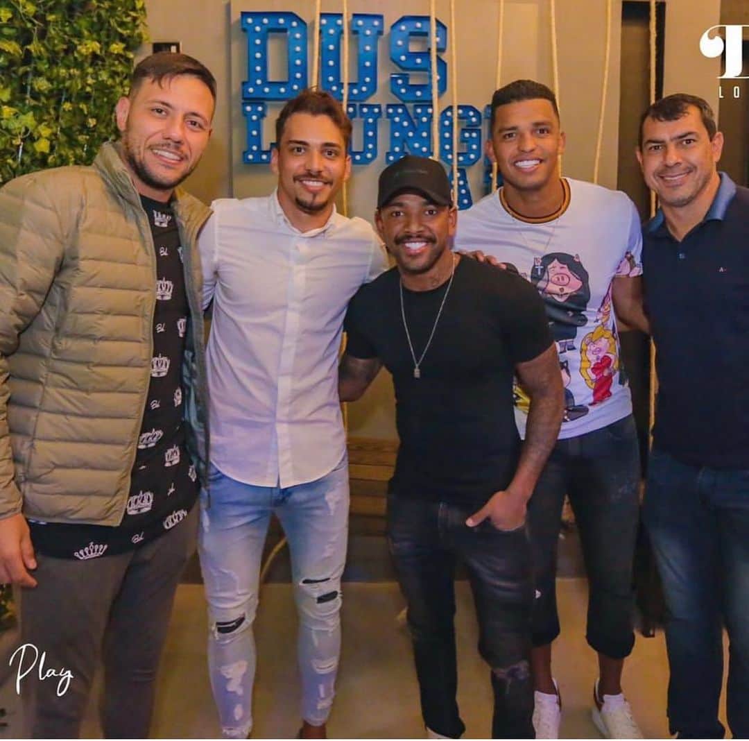 アデルラン・サントスのインスタグラム：「Prestigiando a inauguração do @dusloungebar do meu amigo @c.edu3」