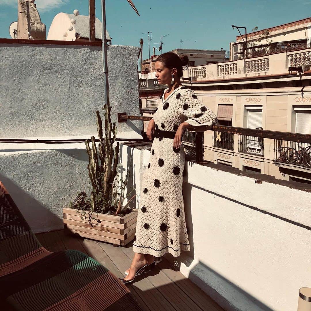 Monica Sordoのインスタグラム：「🐚 Barcelona Vibes 🐚 wearing our “GARZÓN” earrings and @bouguessa #MonicaSordo #Barcelona #SS19」