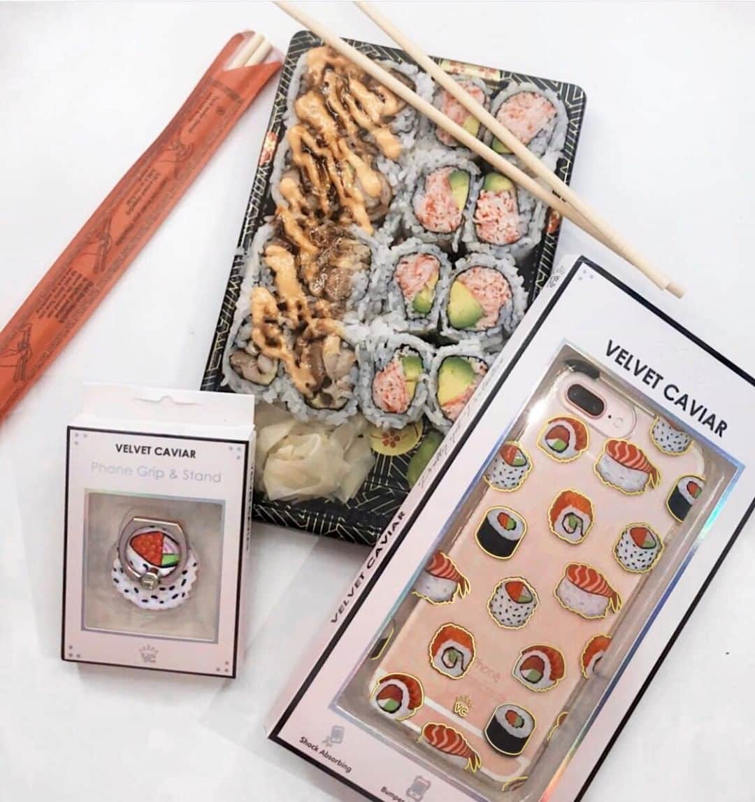 VELVETCAVIARさんのインスタグラム写真 - (VELVETCAVIARInstagram)「#NationalSushiDay? We're soy down. 🍣🥢 Sushi Case + matching grip ring. Get yours @velvetcaviar.⠀⠀⠀⠀⠀⠀⠀⠀⠀ Tag your sushi partner in crime below! 👇 #velvetcaviar #sushi⠀⠀⠀⠀⠀⠀⠀⠀⠀ ⠀⠀⠀⠀⠀⠀⠀⠀⠀ 📸: @beautyjunkiemom」6月19日 3時01分 - velvetcaviar