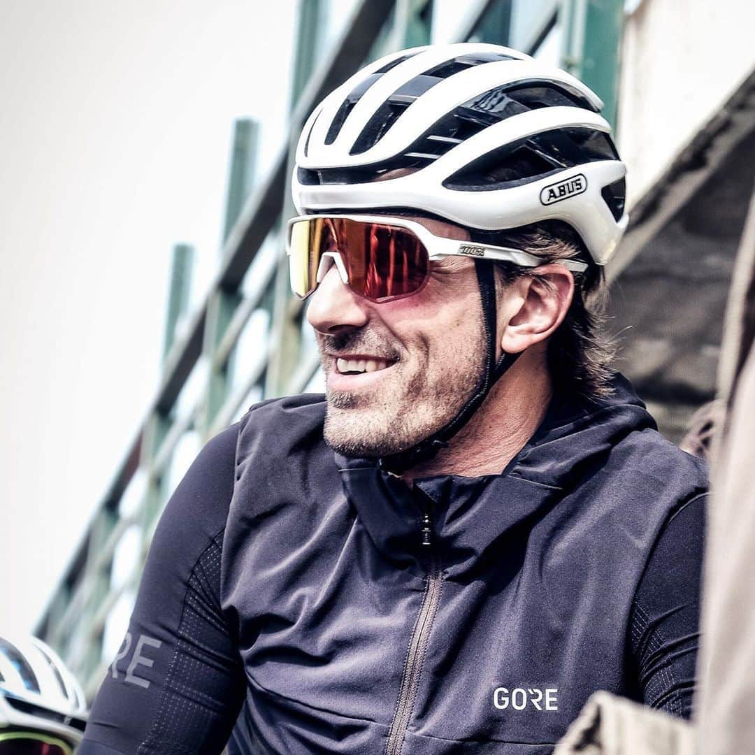 ファビアン・カンチェラーラさんのインスタグラム写真 - (ファビアン・カンチェラーラInstagram)「Excited that @ride100percent supports my cycling series @chasingcancellara! To celebrate, together we are giving away 3 pairs of my favorite S2 glasses from 100%. To enter, simply leave a comment with the city and country of where you will be giving 100% effort! 😎 On Friday, I will pick 3 lucky winners who will receive one pair each! #see100percent #ride100percent #chasingcancellara #teamcancellara」6月19日 3時04分 - fabian_cancellara