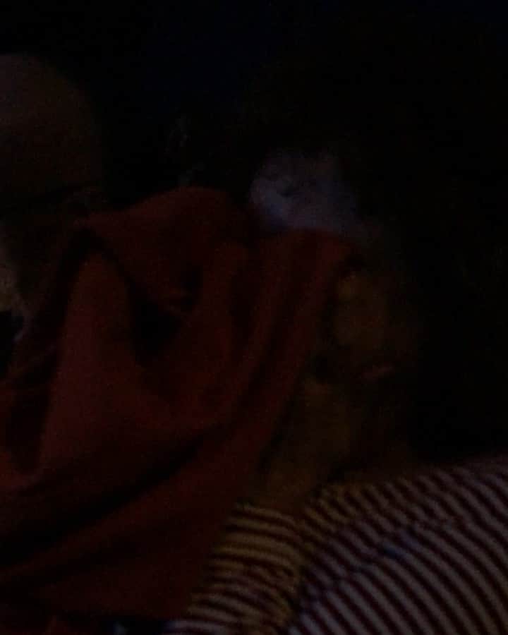 T・J・サインのインスタグラム：「😂🤣 This video is dark & hard to see, I took my parents to the movies last night for their 52nd Anniversary! 🎉Before the movie started, we were talking and Dad misheard our story which sends my mom into a stifled fit of laughter that went on for 4 min. This is just the first 60 seconds 😂」
