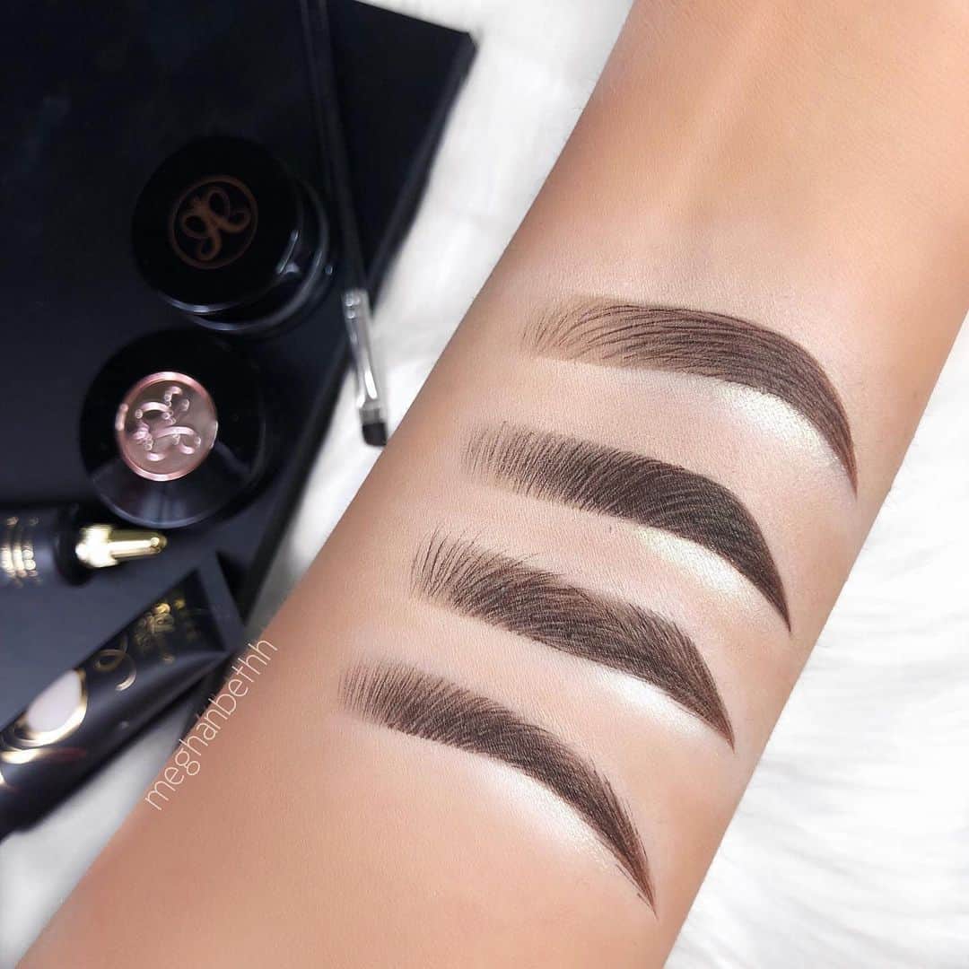 Anastasia Beverly Hillsさんのインスタグラム写真 - (Anastasia Beverly HillsInstagram)「Which #anastasiabrows style is your favorite from top to bottom 🤔 hard to choose  @meghanbethh beautiful work using Duo Brow Powder mixed with setting spray to create liquid form, I also used a nail art brush for the fine detail」6月19日 3時48分 - anastasiabeverlyhills