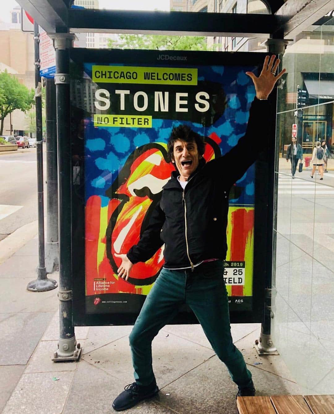 The Rolling Stonesさんのインスタグラム写真 - (The Rolling StonesInstagram)「@ronniewood is ready for Chicago! Are you? #stonesnofilter #therollingstones #live #tour #chicago」6月19日 3時58分 - therollingstones