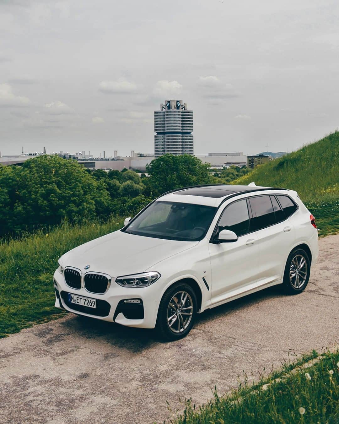 BMWさんのインスタグラム写真 - (BMWInstagram)「King of the hill. The BMW X3. #BMWinternationalopen and @bmw_golfsport #BMW #X3 #bmwgolfsport #drivenbypassion」6月19日 4時00分 - bmw