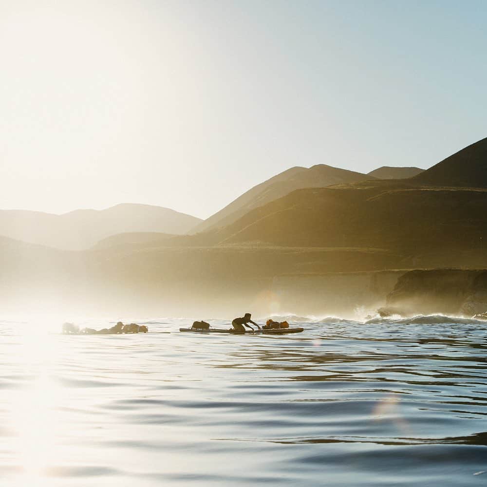 クリス・バーカードのインスタグラム：「Bumped by sharks, broken boards, savage storms and a route that had never been done. Let’s put it this way.. more people have stood on Everest than paddled the entire West Coast. Adventures are best to be shared. Twin brothers Casey and Ryan shared one of the craziest together prone paddling from Alaska to Mexico, and the next two days are your last chance to share in the film they made. The epic part about social media is getting to share things that inspire me-I know it will do the same for you. Check out their kickstarter at @byhandproject photo- @colin_nearman」