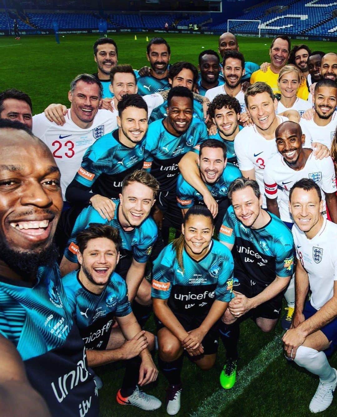 F2Freestylersさんのインスタグラム写真 - (F2FreestylersInstagram)「If you could play with one sporting legend who would it be? __________ . Memories to last a lifetime from @socceraid 🙏🏼🙏🏽」6月19日 3時58分 - thef2