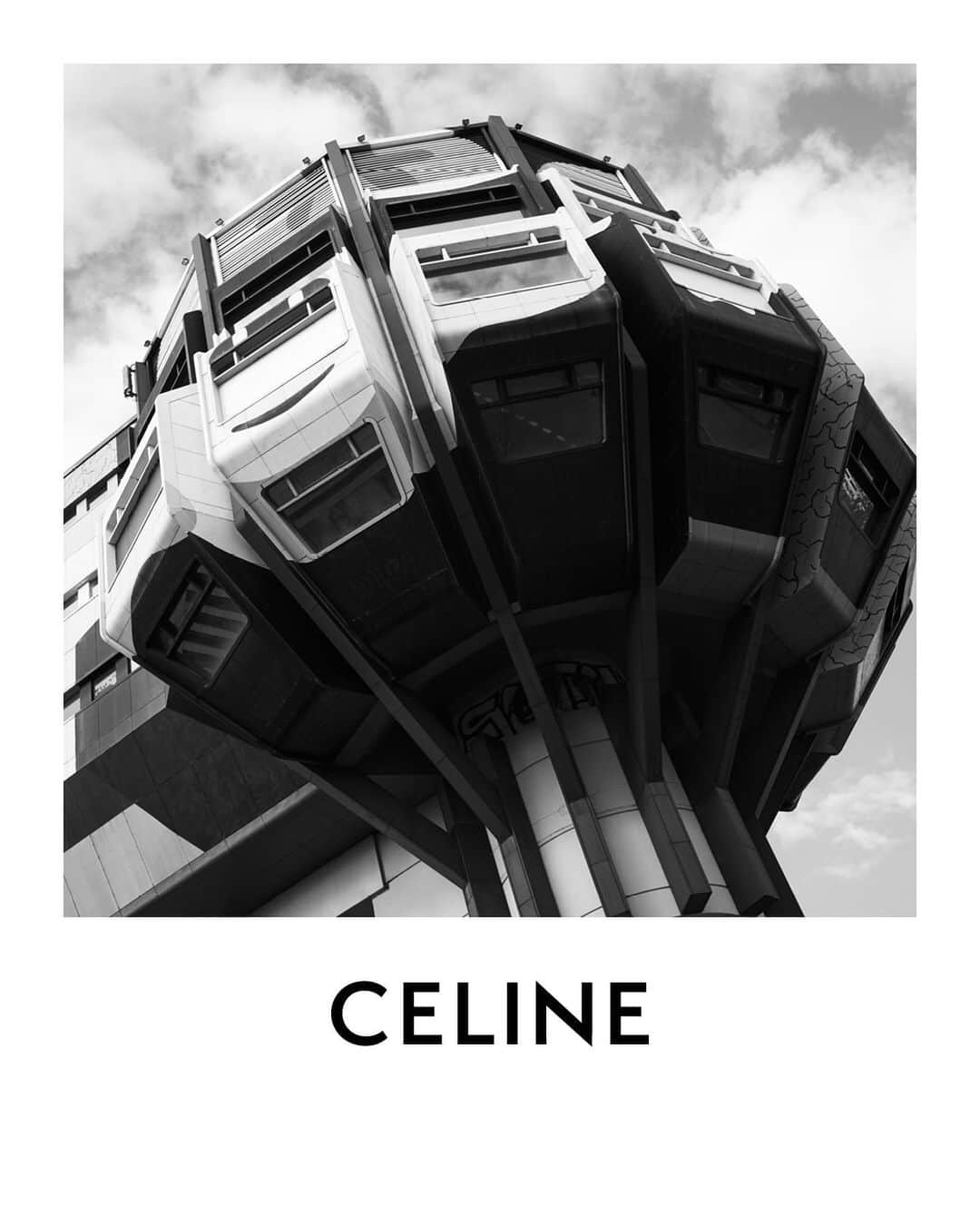 Celineさんのインスタグラム写真 - (CelineInstagram)「BERLIN CELINE MEN WINTER 19 ⠀⠀⠀⠀⠀⠀ #CELINEBERLIN  #CELINEBYHEDISLIMANE ⠀⠀⠀⠀⠀⠀ © Ralf Schüler und Dipl.-Ing. Ursulina Schüler-Witte Architekten」6月19日 4時04分 - celine