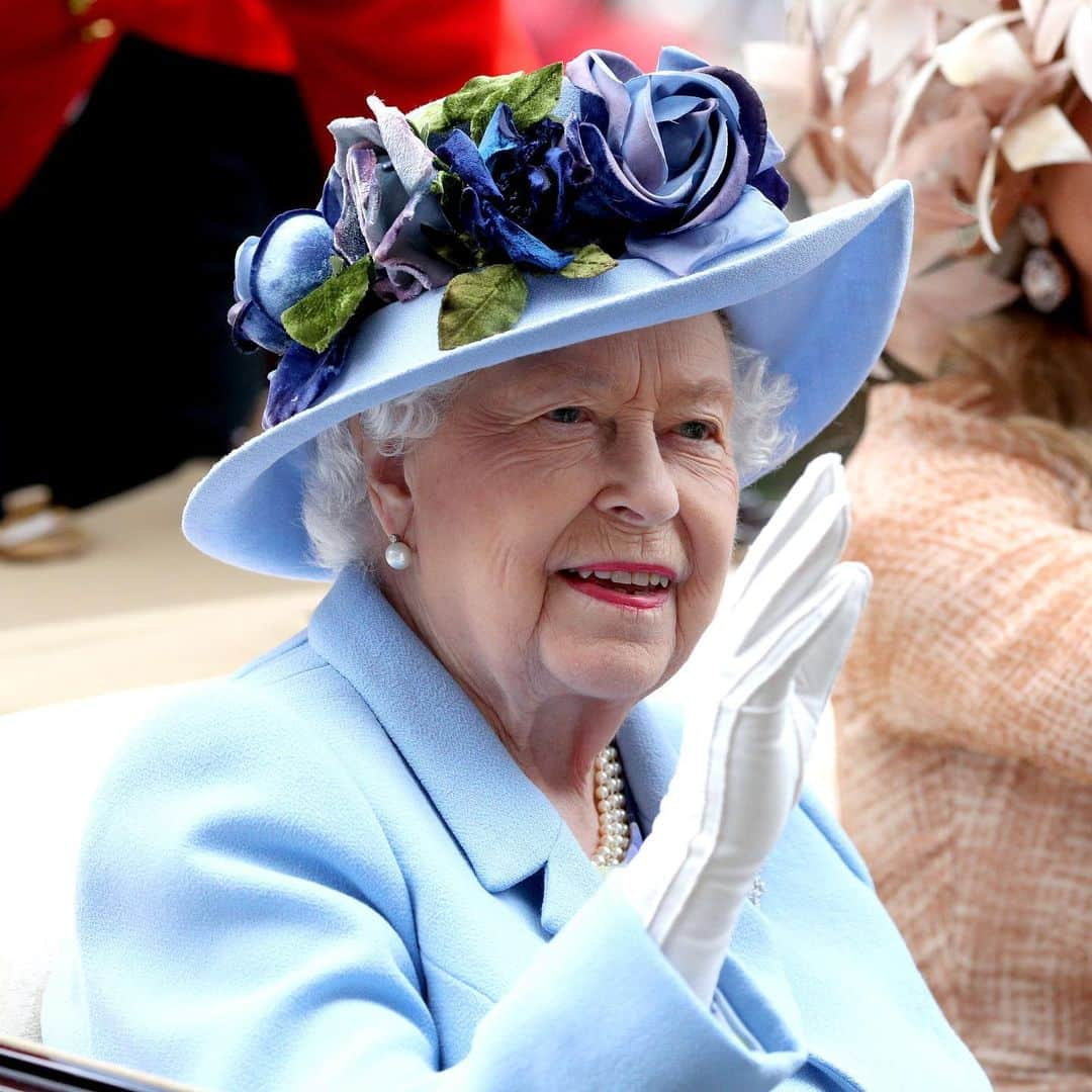 クラレンス邸さんのインスタグラム写真 - (クラレンス邸Instagram)「The Duchess of Cornwall and The Duchess of Cambridge arrive at #RoyalAscot. The Queen, The Prince of Wales, The Duke of Cambridge and other Members of the Royal Family also attended Royal Ascot today.  Each day of the week begins with the Royal Procession, when Her Majesty and the Royal Family arrive along the track in horse-drawn landaus. 📸 PA」6月19日 4時07分 - clarencehouse