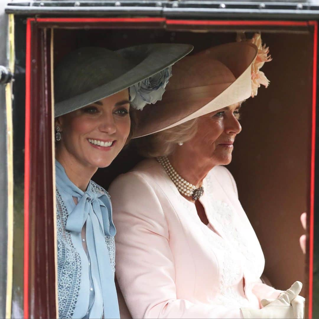 クラレンス邸さんのインスタグラム写真 - (クラレンス邸Instagram)「The Duchess of Cornwall and The Duchess of Cambridge arrive at #RoyalAscot. The Queen, The Prince of Wales, The Duke of Cambridge and other Members of the Royal Family also attended Royal Ascot today.  Each day of the week begins with the Royal Procession, when Her Majesty and the Royal Family arrive along the track in horse-drawn landaus. 📸 PA」6月19日 4時07分 - clarencehouse