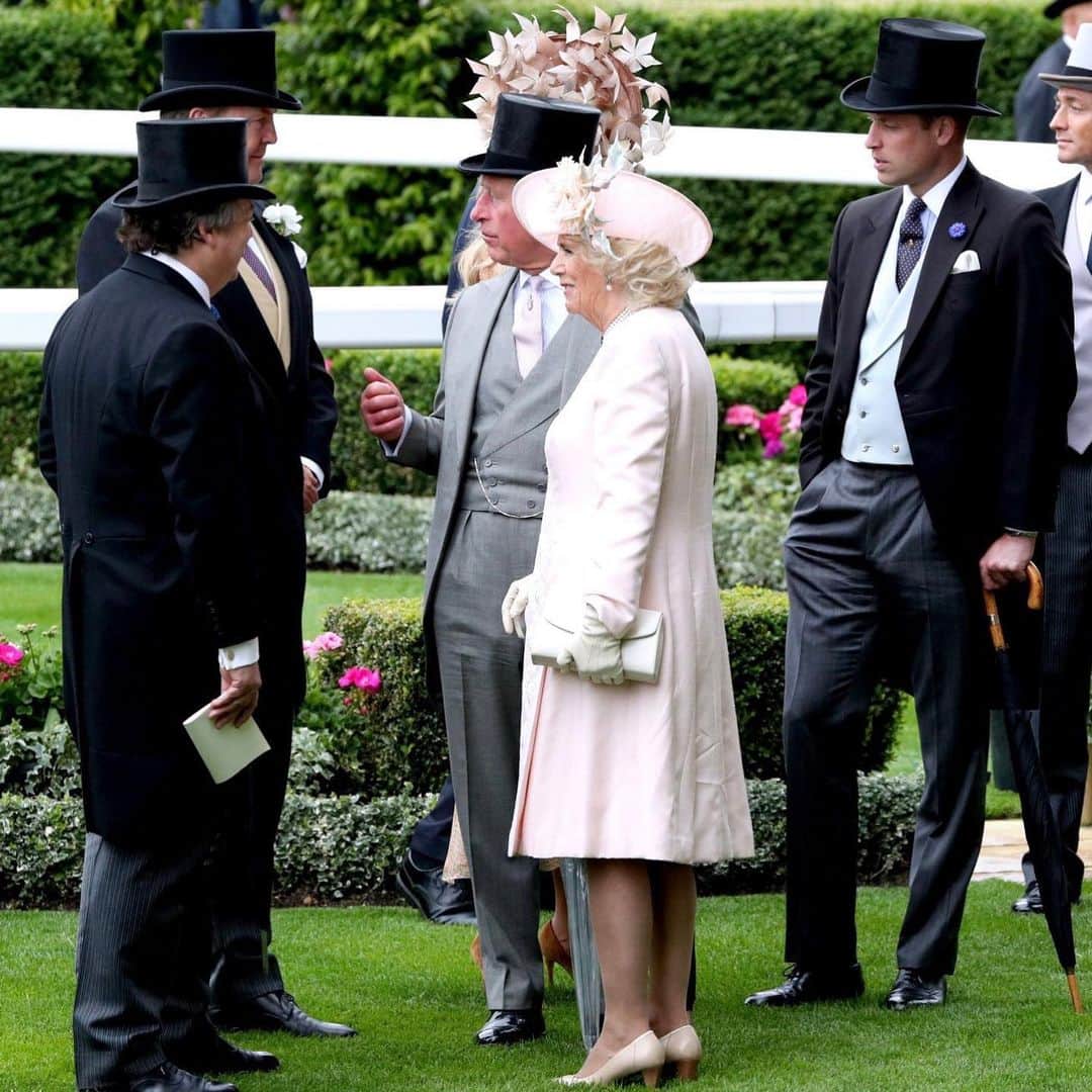 クラレンス邸さんのインスタグラム写真 - (クラレンス邸Instagram)「The Duchess of Cornwall and The Duchess of Cambridge arrive at #RoyalAscot. The Queen, The Prince of Wales, The Duke of Cambridge and other Members of the Royal Family also attended Royal Ascot today.  Each day of the week begins with the Royal Procession, when Her Majesty and the Royal Family arrive along the track in horse-drawn landaus. 📸 PA」6月19日 4時07分 - clarencehouse