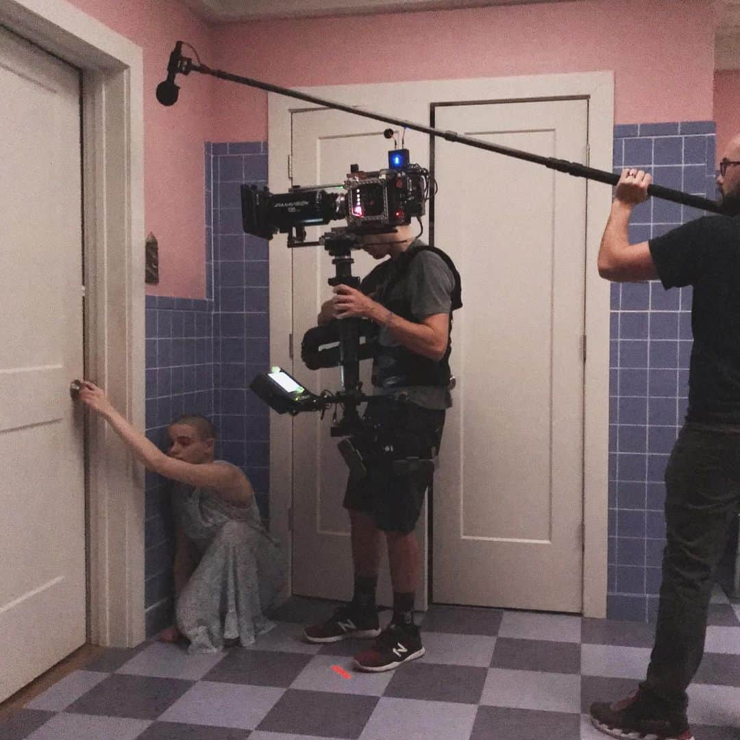 ジョーイ・キングさんのインスタグラム写真 - (ジョーイ・キングInstagram)「Some BTS images from the filming of The Act」6月19日 4時14分 - joeyking