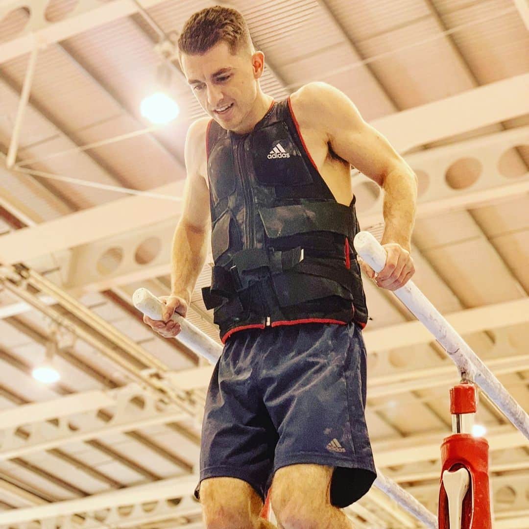 マックス・ウィットロックのインスタグラム：「Good session, new skill done today. Now I need to put in the numbers 👍 . #gym #gymnastics #fitness #fitnessmotivation #bodyweightworkout #bodyweighttraining #motivation」
