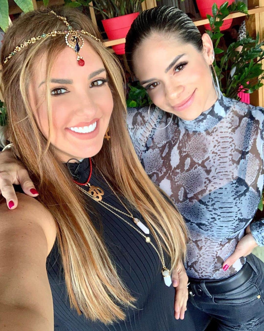 Michelle Lewinのインスタグラム：「Mejores amigas para siempre❤️ Samar @SoySaludable Yorde」