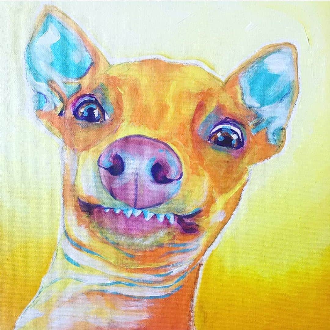 Tuna {breed:chiweenie} さんのインスタグラム写真 - (Tuna {breed:chiweenie} Instagram)「My favourite photo of Tuna is of him lying in the grass, making a strange face (of course.) This is the painted #tunainterpretations version of that said photo, and @dawgpainter did a phenomenal job recreating it! #tunartuesdays」6月19日 4時33分 - tunameltsmyheart