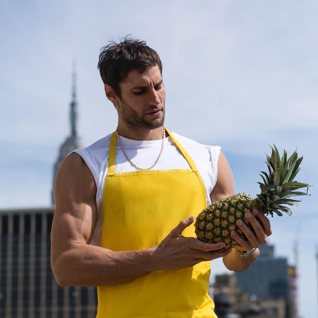 フランコ・ノリエガさんのインスタグラム写真 - (フランコ・ノリエガInstagram)「PINEAPPLE 🍍 IN THE BIG APPLE 🍎 . . . . #pinacoladas #foodie #bigapple #newyork #healthybody #diuretic #piña #saludable #babybrasa #chef」6月19日 4時40分 - franconorhal