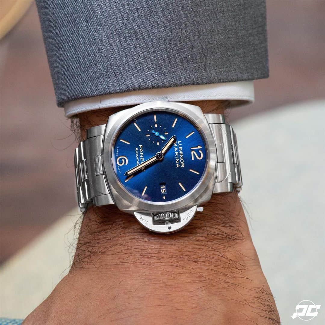 パネライのインスタグラム：「So if you weren’t the biggest fan of my previous post with the stainless dial in bracelet, how does this #Panerai #PAM1028 42mm with sunburst blue dial and patina Lume make you feel? #paneraicentral」
