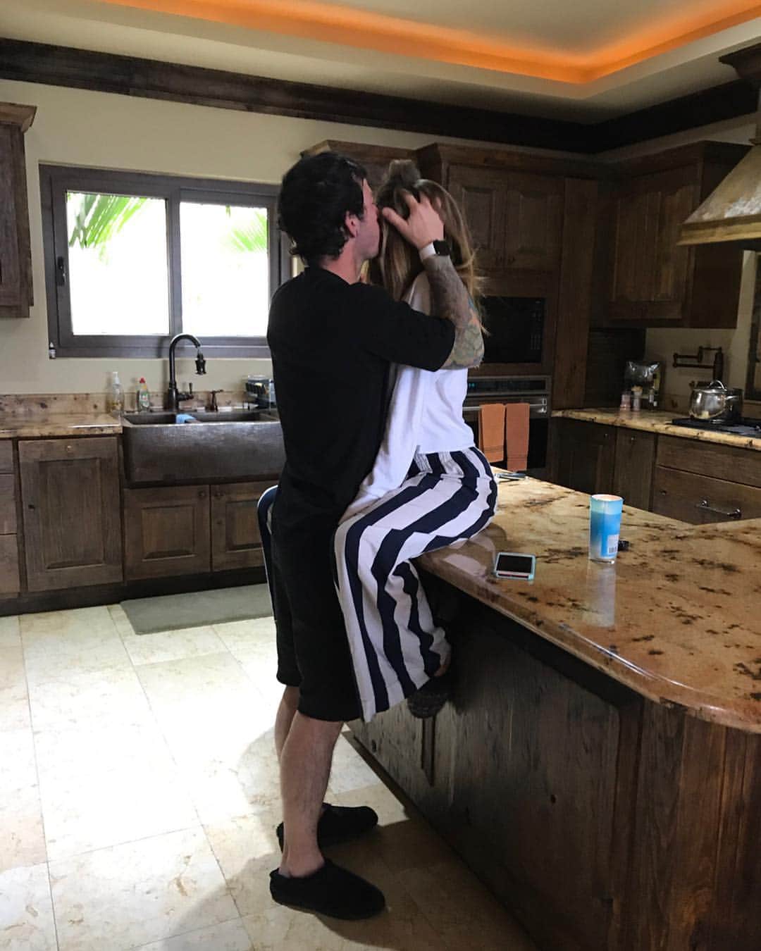 デビー・ライアンのインスタグラム：「oh wait hbd dork. you’re my favorite thing,  ok now starting now」