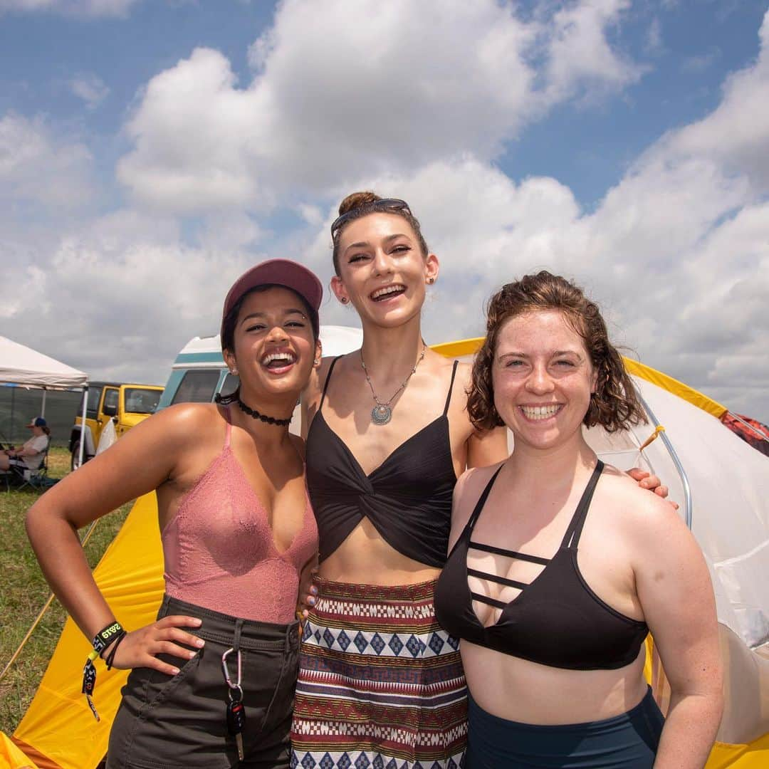 Nylon Magazineさんのインスタグラム写真 - (Nylon MagazineInstagram)「At #Bonnaroo, we had so much fun hitting up its first-ever #Pride parade, @yelyahwilliams’ Sanctuary of Self Love, and She Roo, its women-only camping area 📸 @lindseybyrnes」6月19日 5時27分 - nylonmag