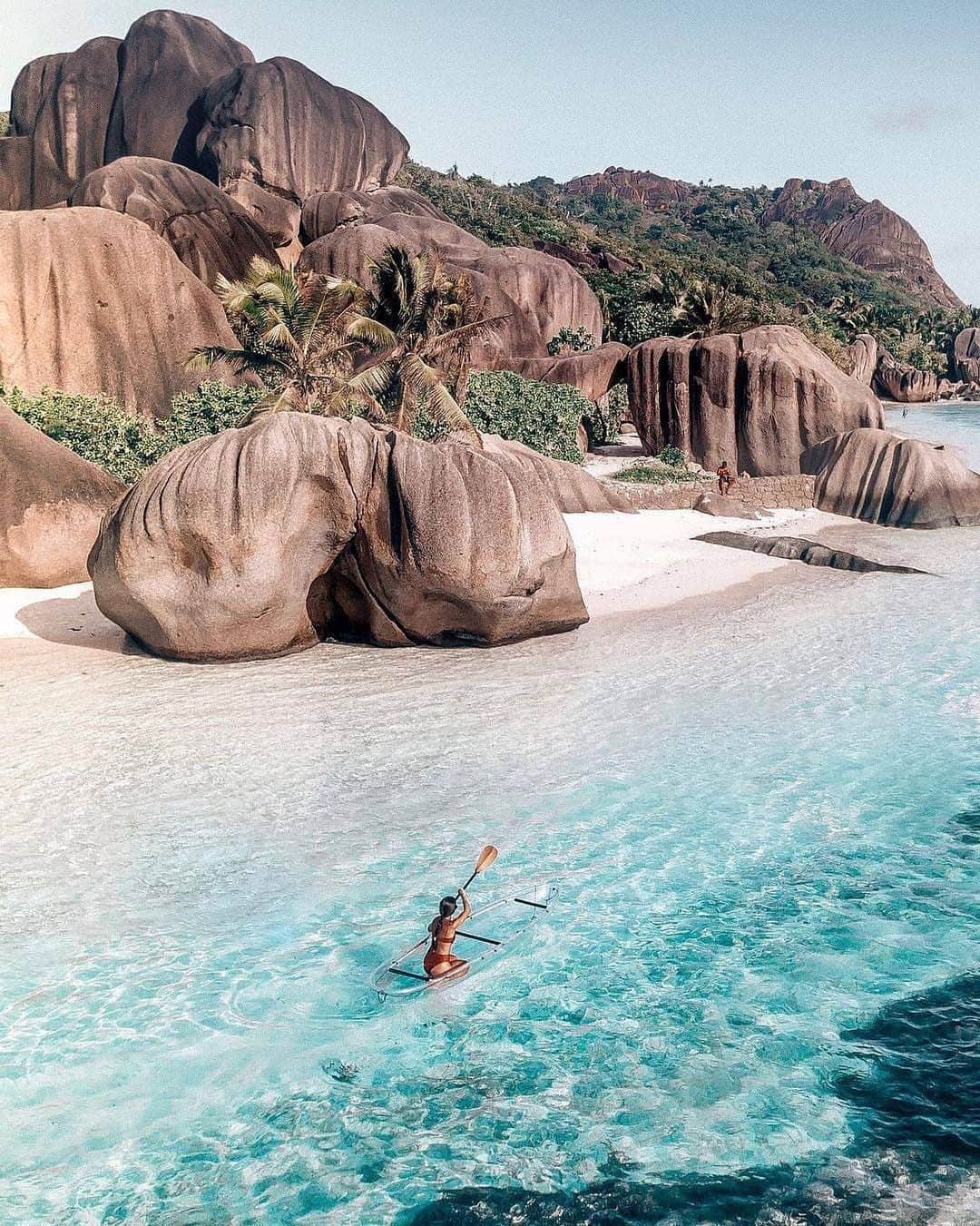 ミシェル・モナハンさんのインスタグラム写真 - (ミシェル・モナハンInstagram)「I’ve always wanted to go to the Seychelles, I’ve always wanted to go to the Seychelles, I’ve always...Dear Universe, are you listening? 🤷🏻‍♀️#traveltuesday #bucketlist」6月19日 5時23分 - michellemonaghan