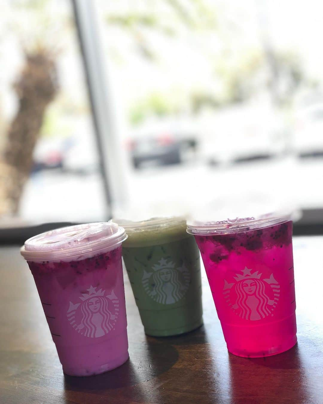 牧田和久さんのインスタグラム写真 - (牧田和久Instagram)「StarbucksでMango Dragonfruitと Dragon Drinkを頼んでみました。 Mango Dragonfruitは凄くサッパリしていて美味しくてDragon Drinkはココナッツ風味で美味しいです。  #Starbucks #Dragondrink #MangoDragon #スターバックス  #ドラゴンドリンク #マンゴードラゴン」6月19日 5時39分 - k.makita_53